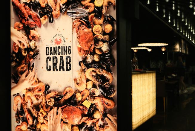 Yuk Nikmati Pengalaman Menyantap Hidangan Lezat dengan Tangan Kosong di Dancing Crab!