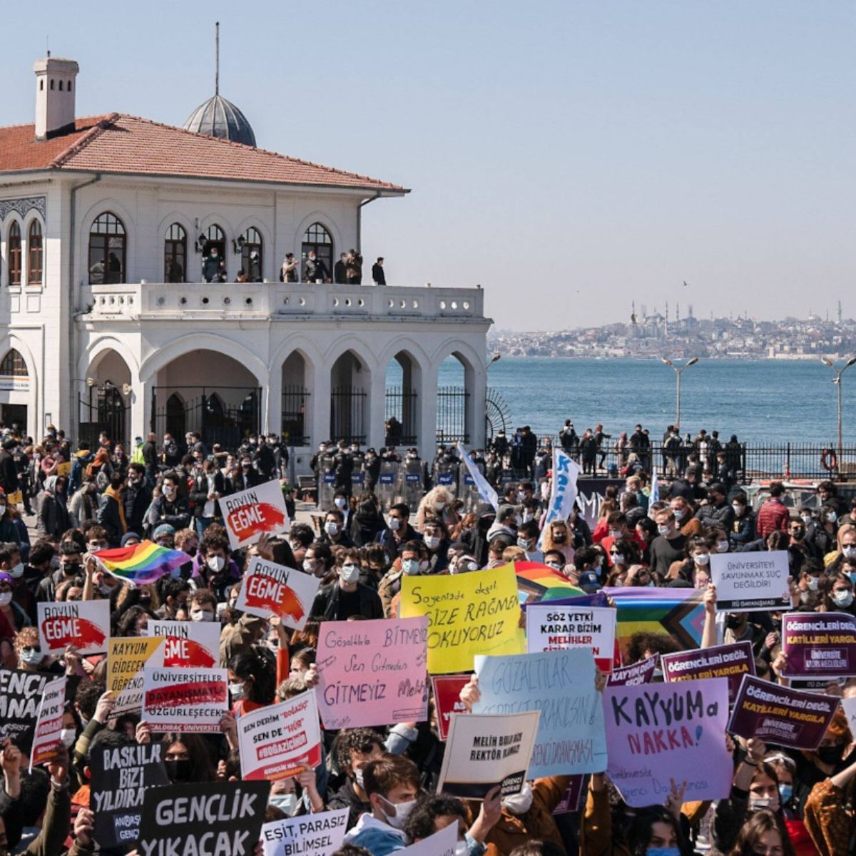 DIGITALE UNIVERSITÄT FÜR POLITISCH VERFOLGTE
