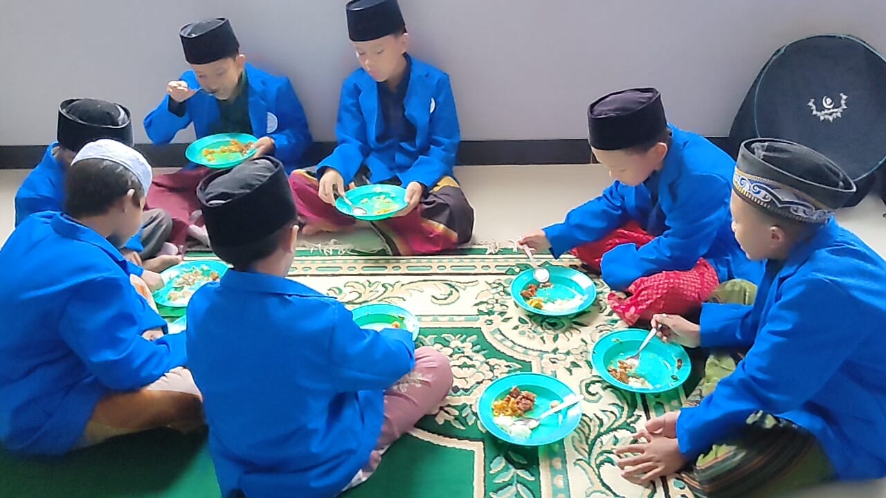 Sedikit tak bagi anda namun berarti bagi mereka