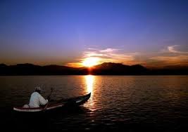 Dalam Gelap Melihat Terang