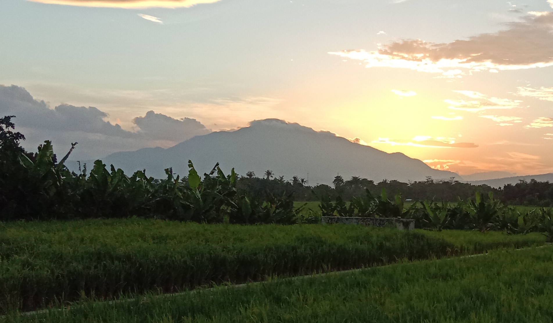 MISTERI GUNUNG TAMPOMAS SUMEDANG