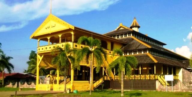 Misteri Peesahabat Di Makam Batu Layang Pontianak