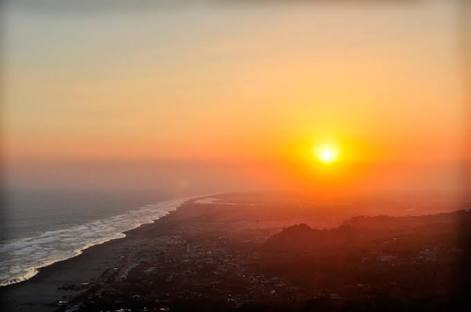 Sebuah Catatan Tinta Emas Atau Hitam