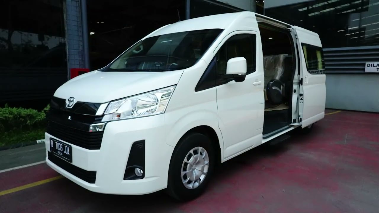Hiace Premio Bandung: Kenyamanan dan Kapasitas Besar