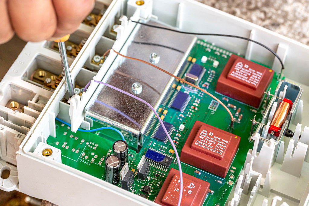 Pemeriksaan Komperhensif Mengenai Pertumbuhan Benda-benda Elektronik Modern