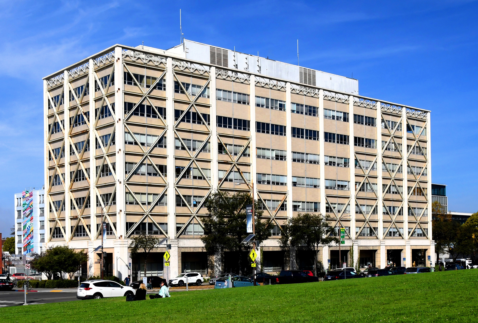 Kampus Telkom University Jakarta, Smart dan Kreatif